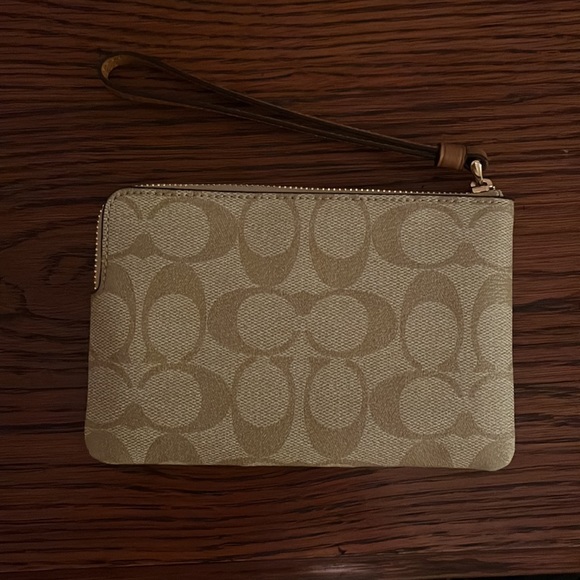Coach canvas leather corner zip wristlet NWT - Picture 2 of 4